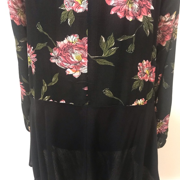 Daytrip Lightweight Romantic Blouse - Picture 4 of 8